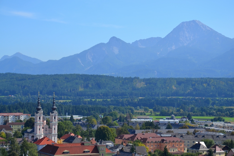Blick vom Turm zum Mittagskogel.