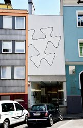 Mit seinem Siegerprojekt gestaltete Hofstetter Kurt die Fassade unserer Galerie Freihausgasse.
