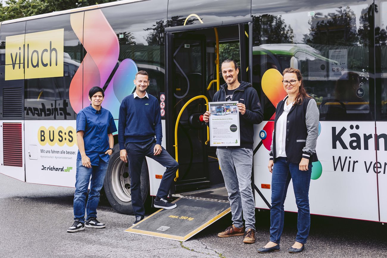 Von links Nicole Tschojer (Dr. Richard, Daniel Besic (Bereichsleiter Dr. Richard), Stadtrat Sascha Jabali Adeh und Susanne Fohn, ÖZIV Kärnten.