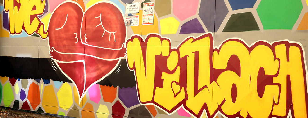 Graffiti mit Schriftzug Villach und einem Herz