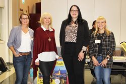 Von links: Angelika Oitzinger, Claudia Mössler, Villachs Vizebürgermeisterin Sarah Katholnig und Frauenbeauftragte Alisa Mack.