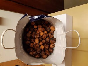 Quarantaene,-ein-Sack-voll-Nuesse.jpg Ein Sack voll Nüsse