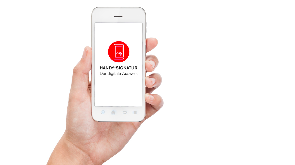 Hand mit Handy, im Handy wird die Handysignatur gezeigt 