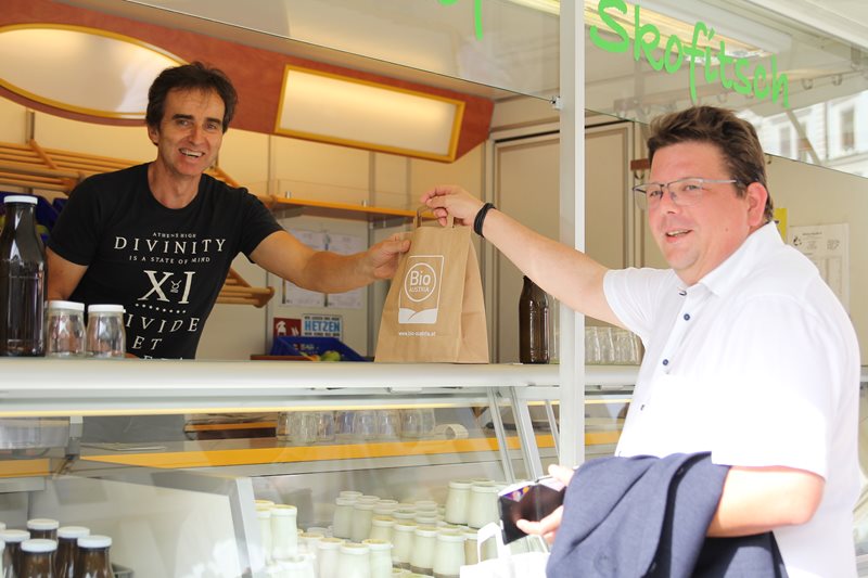 Marktreferent Stadtrat Christian Pober, Reinhard Skofitsch, Obmann des Biobauernmarktes