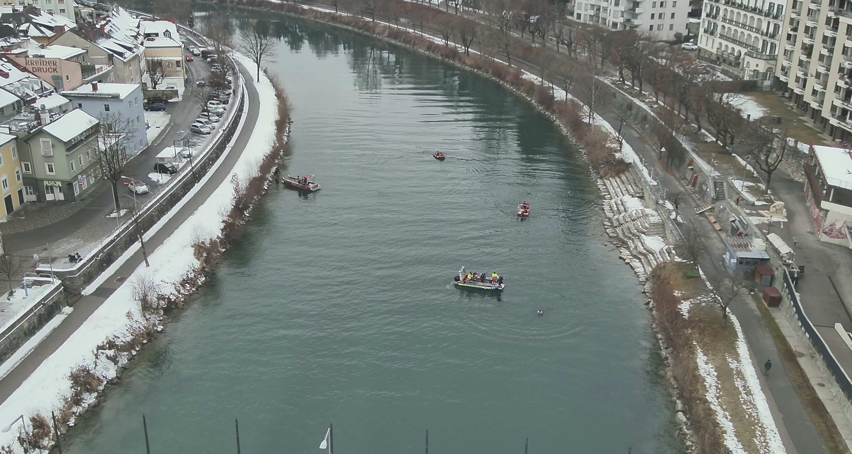Freiwillige Helfer:innen holten Sperrmüll aus Drau