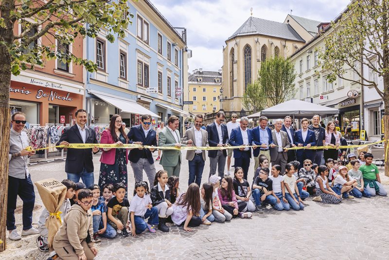Den Baumpat:innen wurden die Bäume offiziell übergeben.